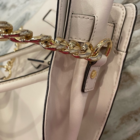 LIKE NEW MICHAEL KORS LARGE WHITE HAMILTON PURSE - Picture 11 of 16